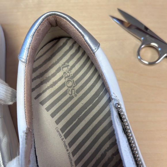 Taos Z-Soul Lux White and Silver Leather sneakers - Picture 10 of 12